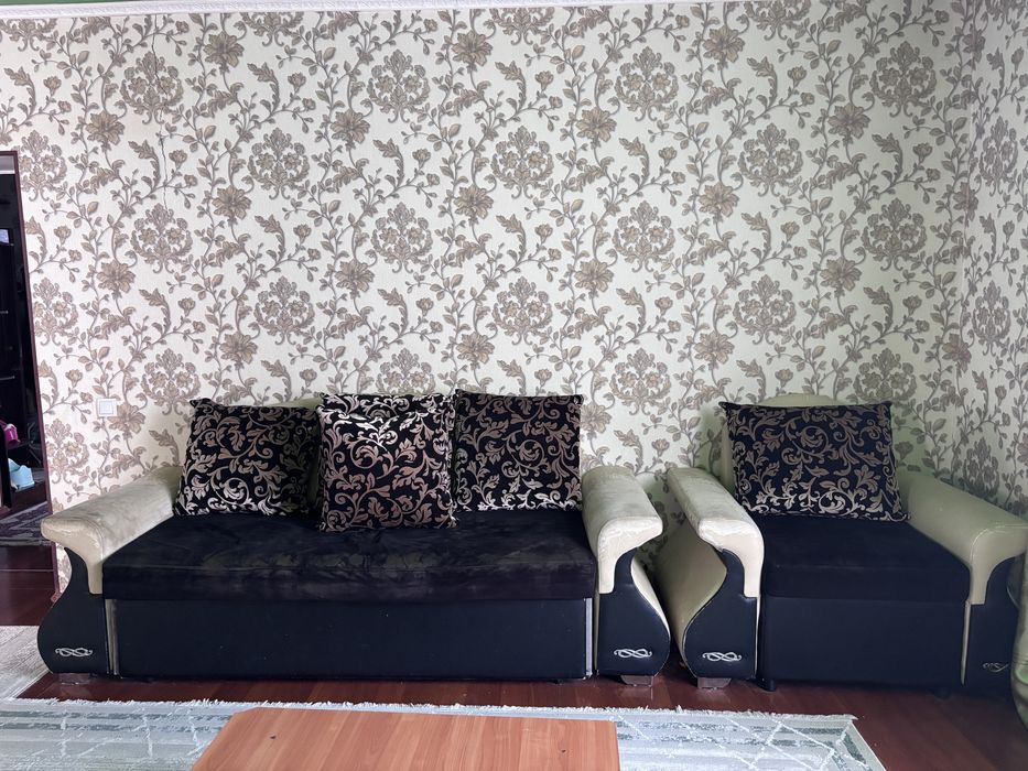 Диван екі креслосымен сатылады.