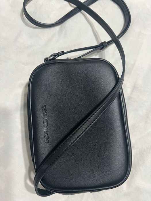 Calvin Klein дамска чанта с дълга дръжка