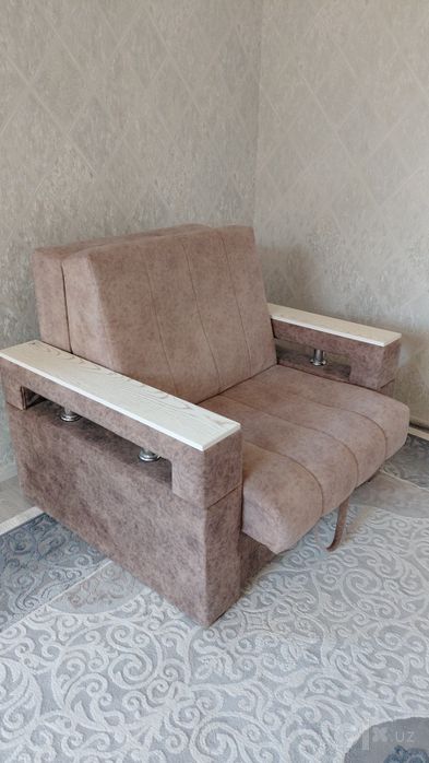 Продаётся кресло диван
