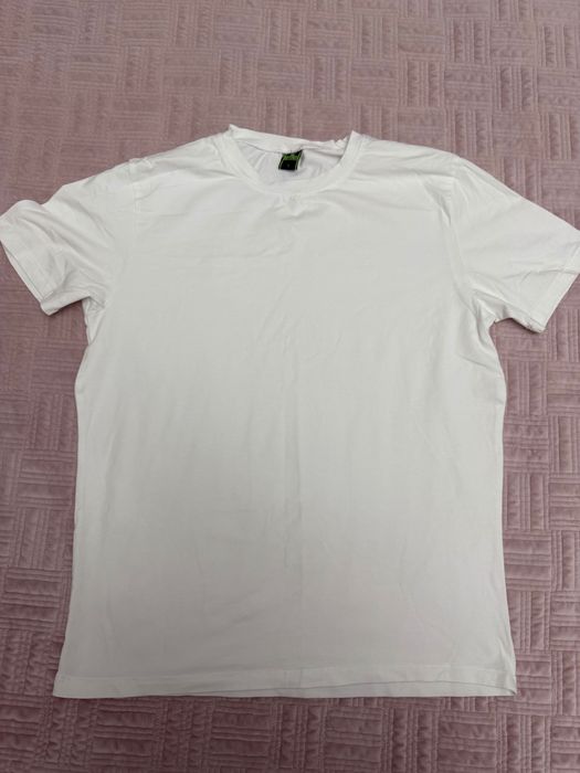 Футболки все 8 шт стоит 1000 тг