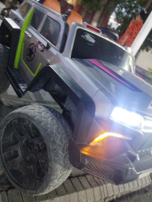 Yumshoq balonli 12voltli mashina hamma joyi ishlaydi ideal mashina