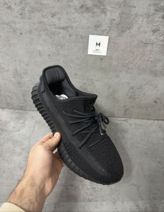 Yeezy 350 Full Black