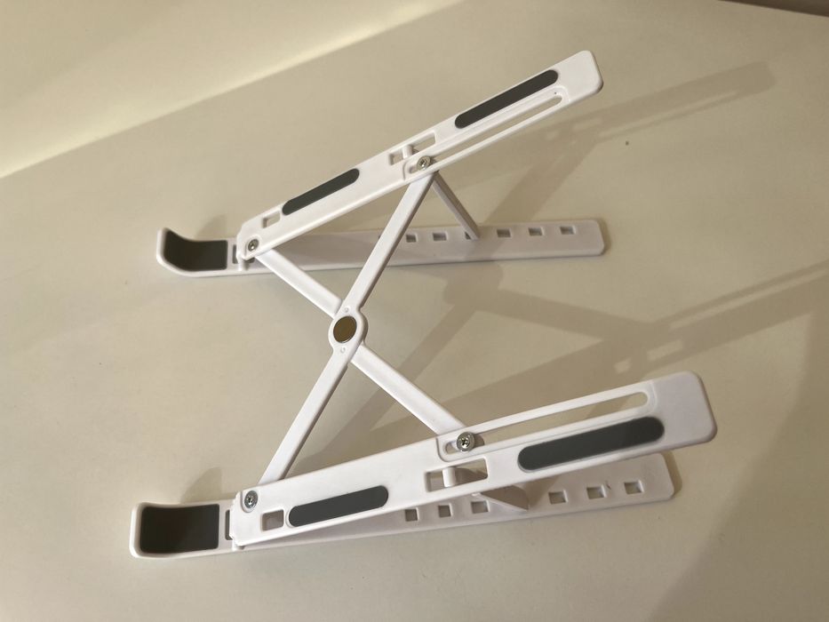 Стойки за таблет лаптоп - няколко вида