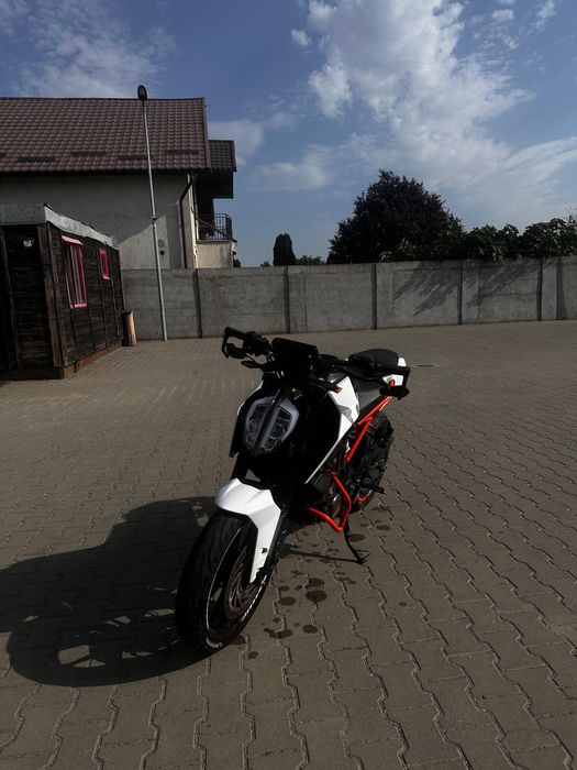 Vând KTM Duke 125