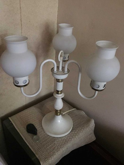 2 абажура и 1 настолна лампа