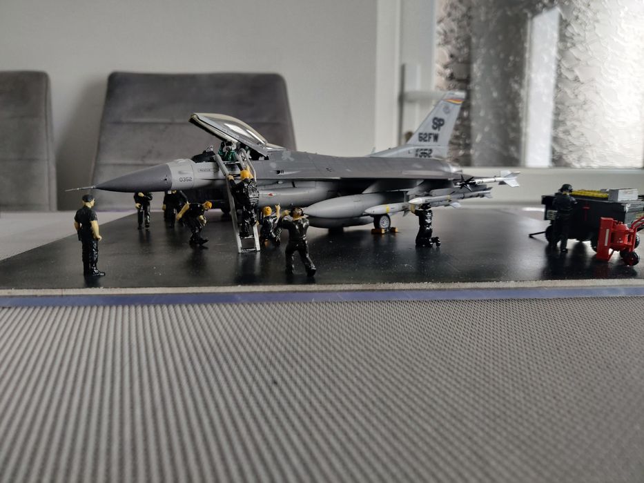Diorama avion F-16 C/J  la scara 1/48