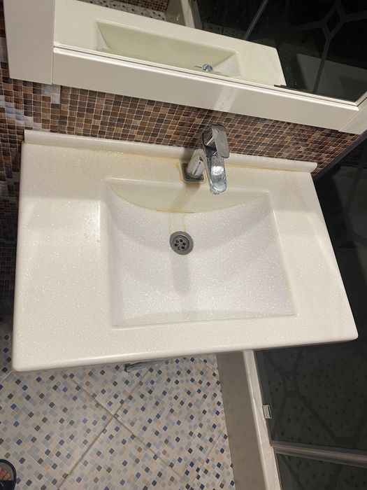 Продам раковину со смесителем