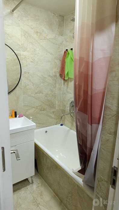 Дубовая 3/4/4 кирпич 70кв балкон 2*6 Кадышева м.Дустлик