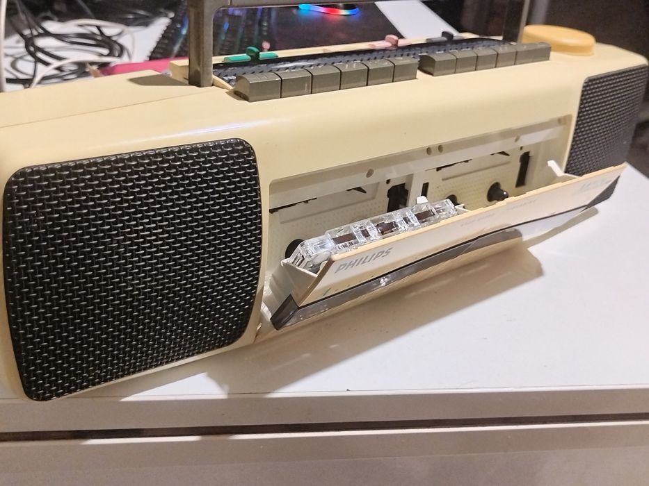 Vând un radio caseta perfect funcțional