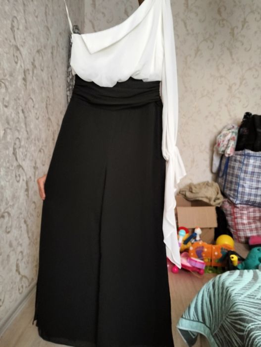 Нарядный комбинезон 42