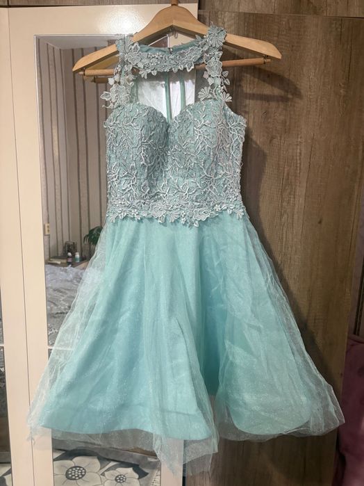 Рокля. Нова рокля. Продава се.