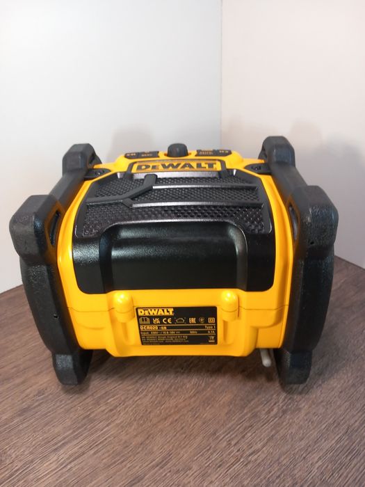 Vând boxă portabilă de șantier Dewalt