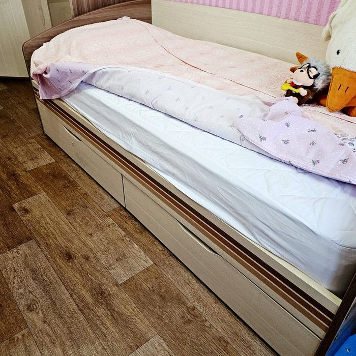 Продам спальный гарнитур