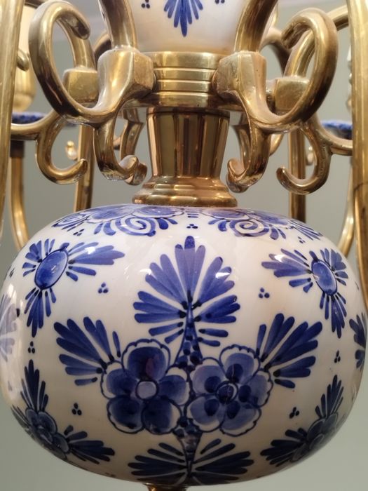 Голландская антикварная люстра Делфт