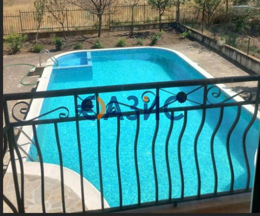 Двустаен апартамент в обикновена сграда. Слънчев Бряг, Тънково., общо