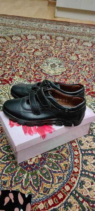 Продам  новые туфли на мальчика