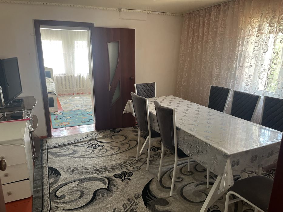 ОРТАЛЫҚТА үй сатылады!!