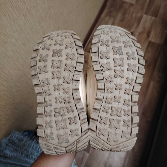 Женские зимние кроссовки