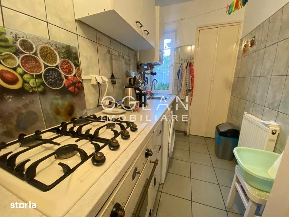 Apartament 3 camere, etaj 2, strada Semaforului