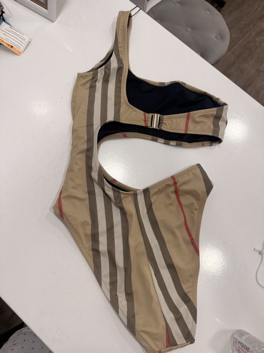 Бански чисто нов Burberry