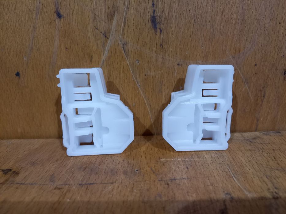 Направляющие стекла на Ауди А4В5