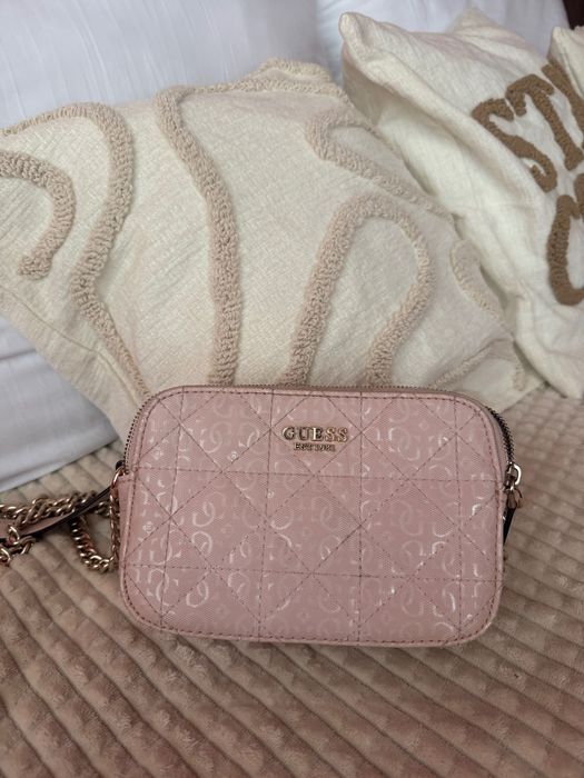 Дамска чанта Guess