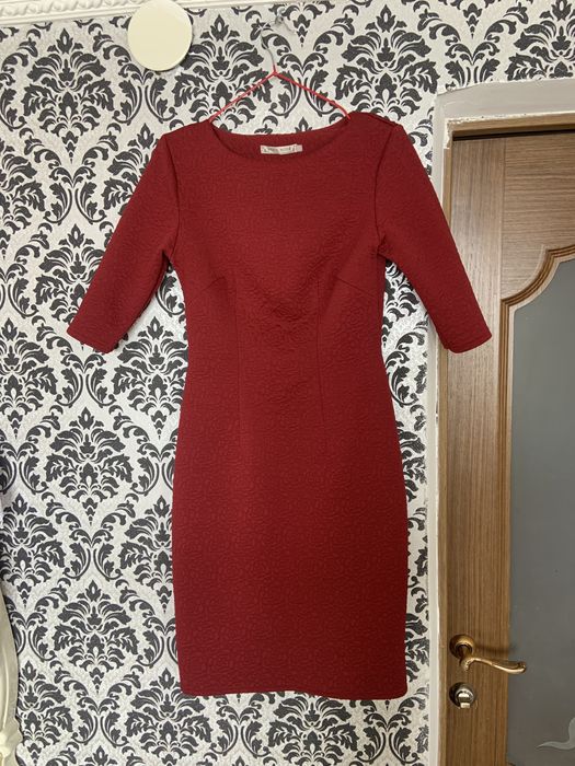 Продам женские платья