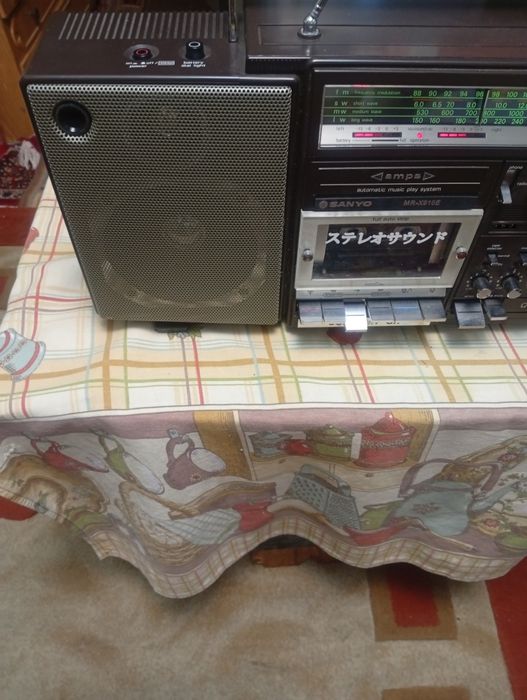Radio caset Sanyo 735