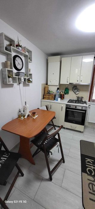 Vand apartament 2 camere+ Garaj