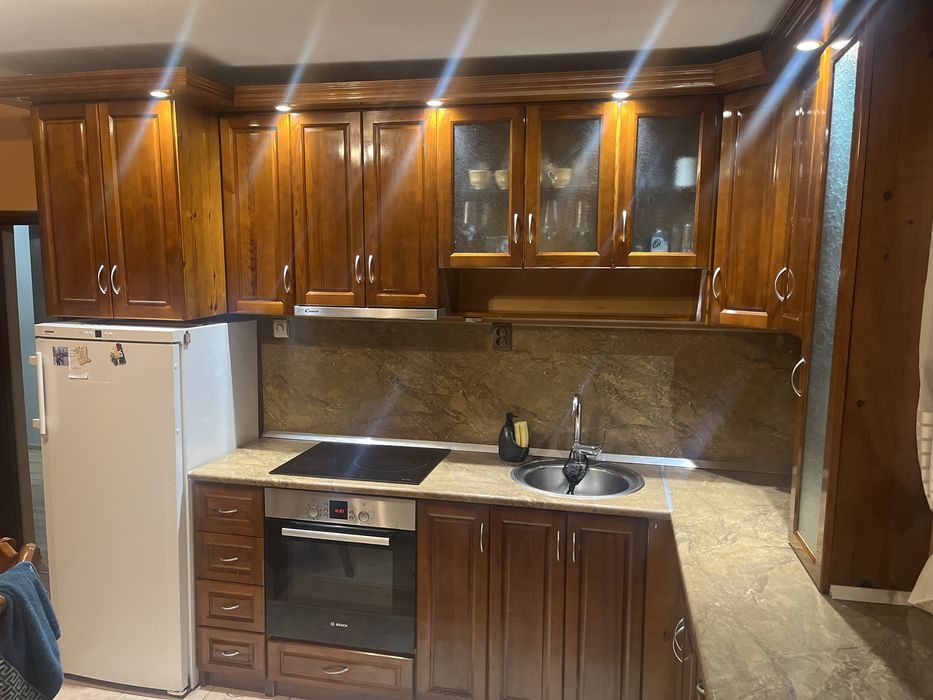 Кухня от масивно дърво