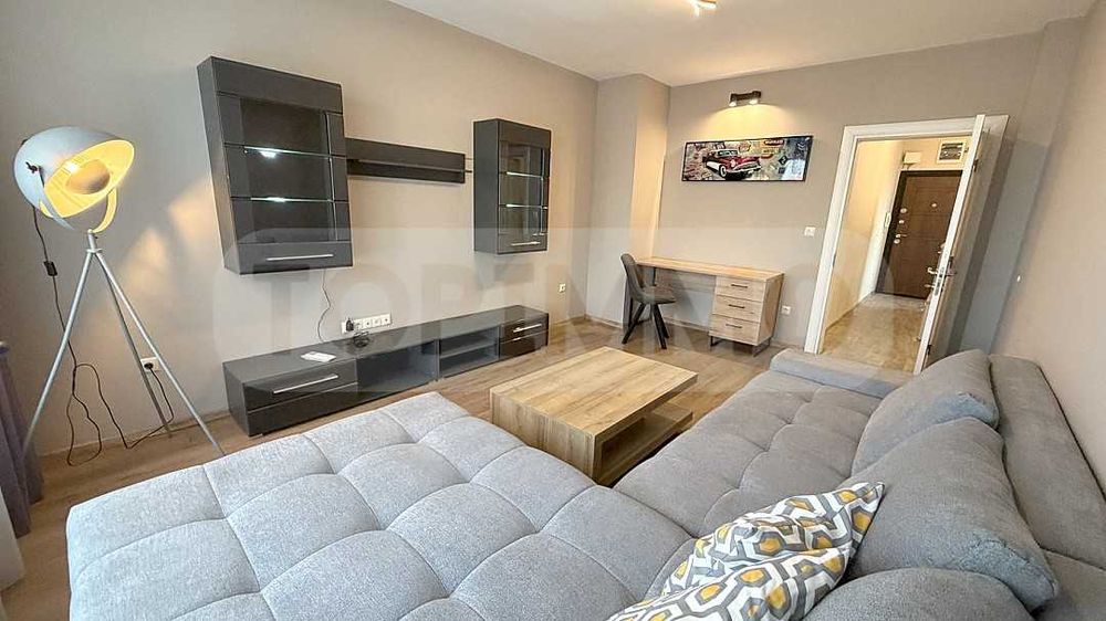 Апартамент с три стаи под наем в квартал Чайка