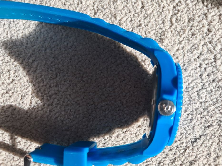 Хубав кварцов часовник