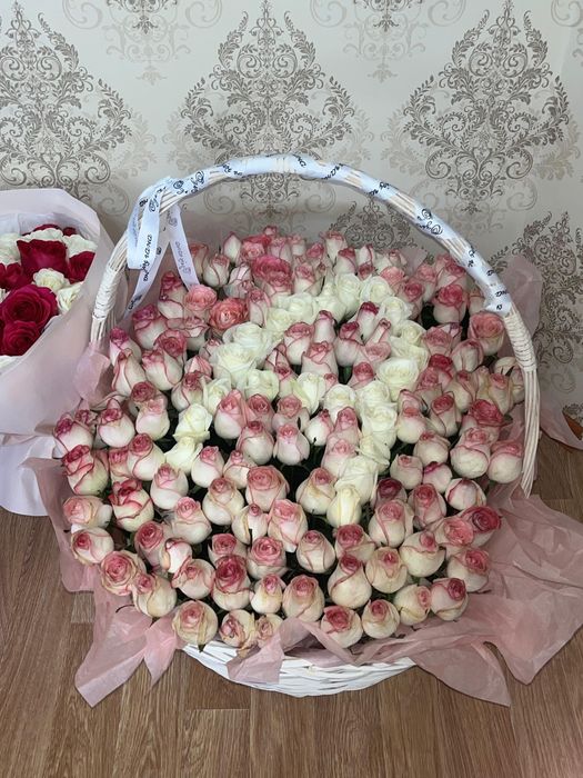 Цветы 151 штук розы