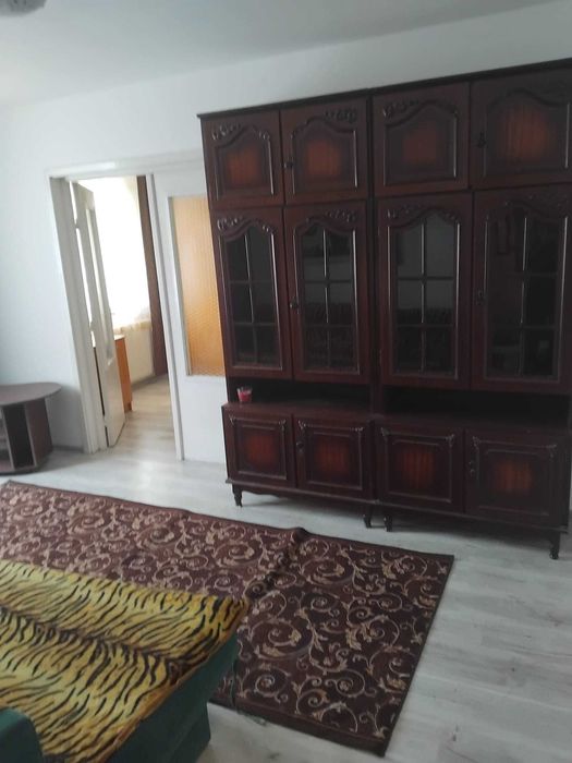 Închiriez apartament cu 2 camere