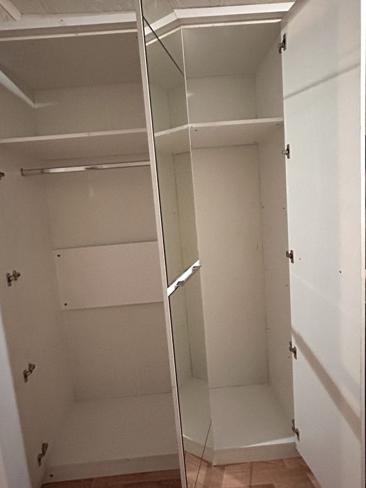 Продается спальный шкаф