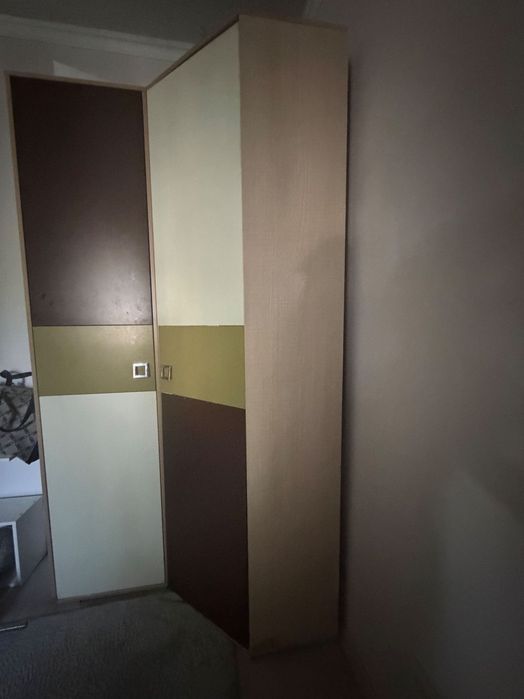 Продам угловой шкаф в детскую / спальню