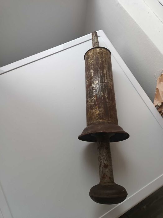 Vând pompa pentru umplut cârnați, model vechi!!