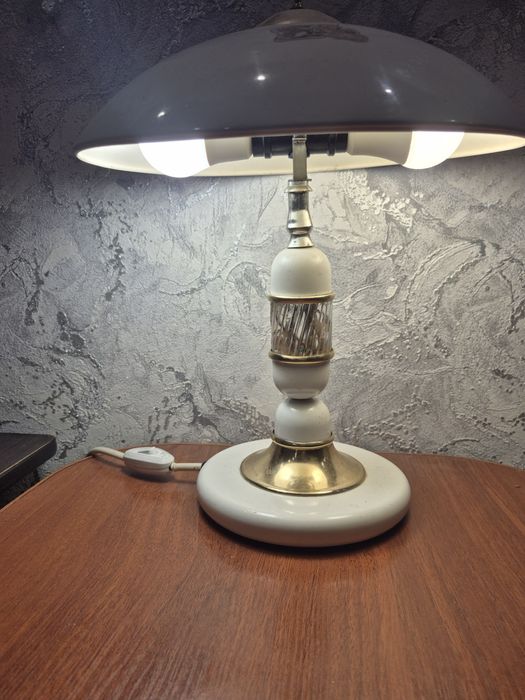 Продам настольную лампу