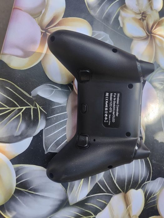 Controller compatibil cu PC și telefon