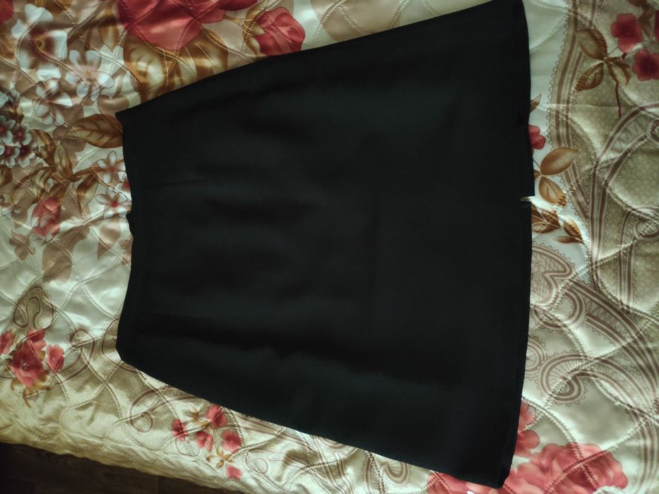 Продаются платья, юбки и красивая блузка