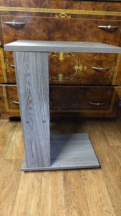 Приставной столик к дивану