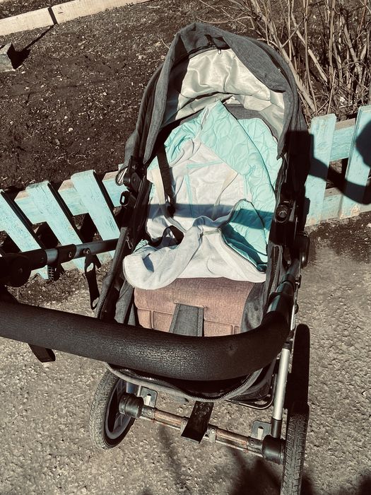 Продам коляску серую
