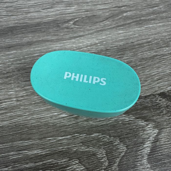 Безжични слушалки Philips TAT2206 с кейс – едната не се свързва