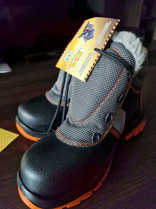 Продам рабочие зимние ботинки