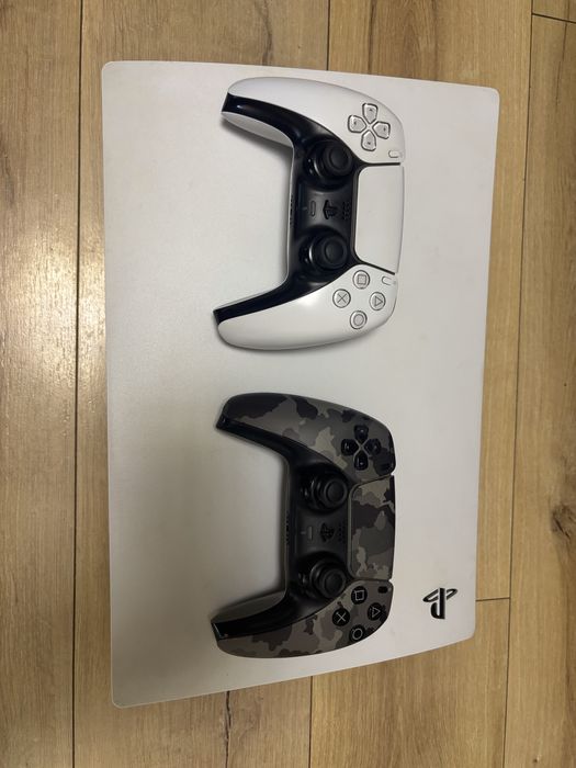 PS5 с 14 игри и 2 джойстика