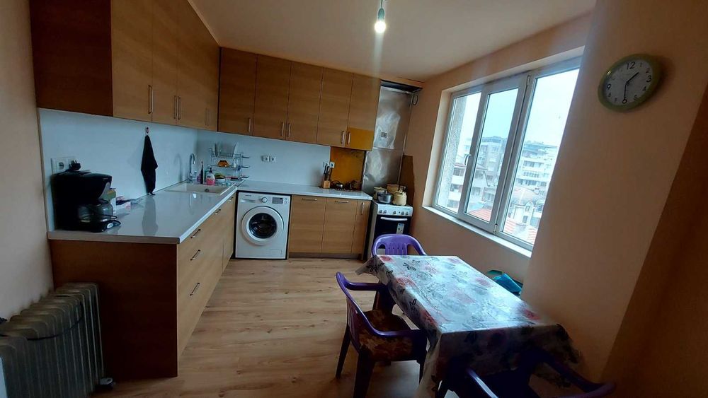 Тристаен апартамент в кв. Училищни, гр. Хасково