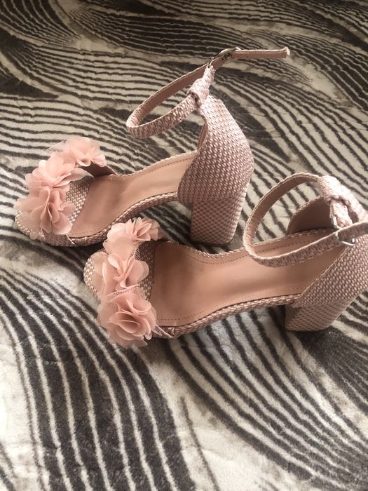 Токчета 35 ном, носени само веднъж, !