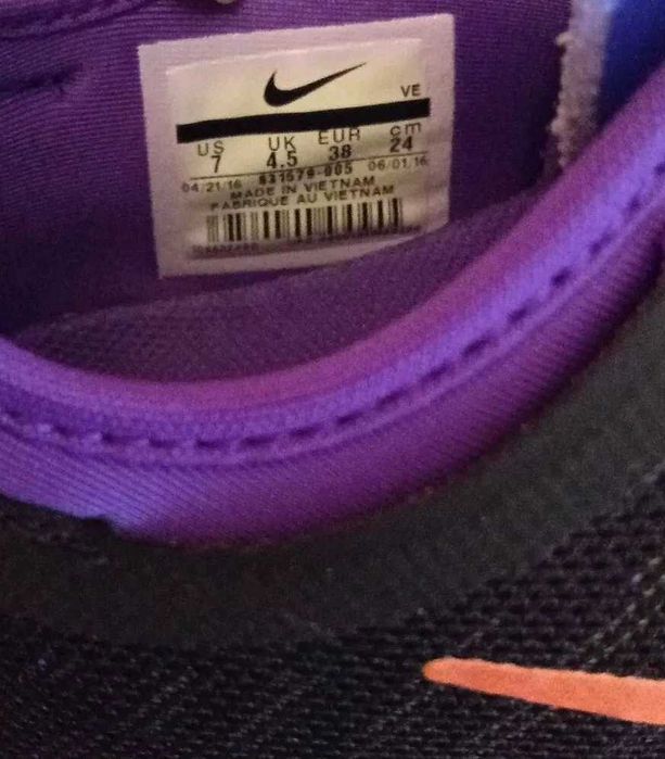 Дамски оригинални маратонки Nike / размер UK 4.5 , Стелка - 23.5см