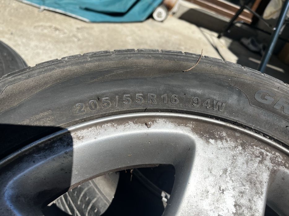 Vând set jante cu cauciucuri Golf 205/55 R16
