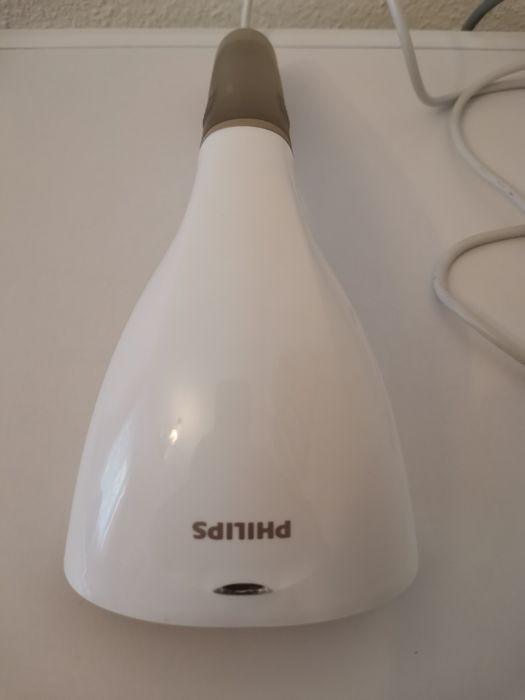 Fier de călcat vertical Philips.